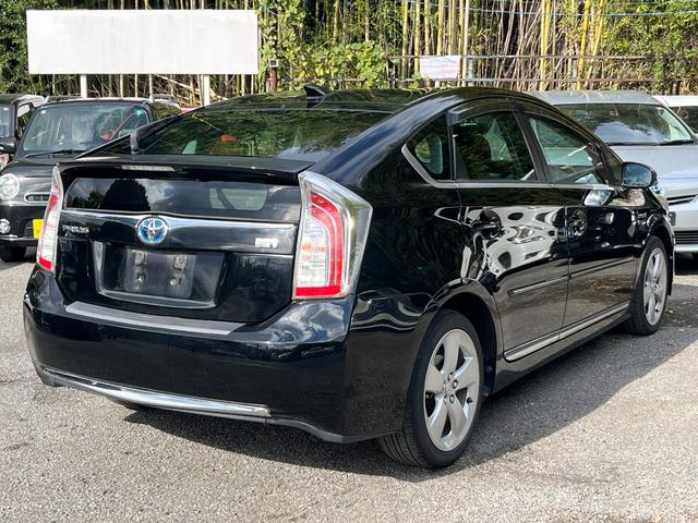 プリウス Ｓツーリングセレクション　後期　ＥＴＣ　バックカメラ　ナビ　ＴＶ　アルミホイール　ヘッドライトウォッシャー　ＣＶＴ　スマートキー　電動格納ミラー　盗難防止システム　衝突安全ボディ　ＡＢＳ　エアコン　パワーステアリング（16枚目）