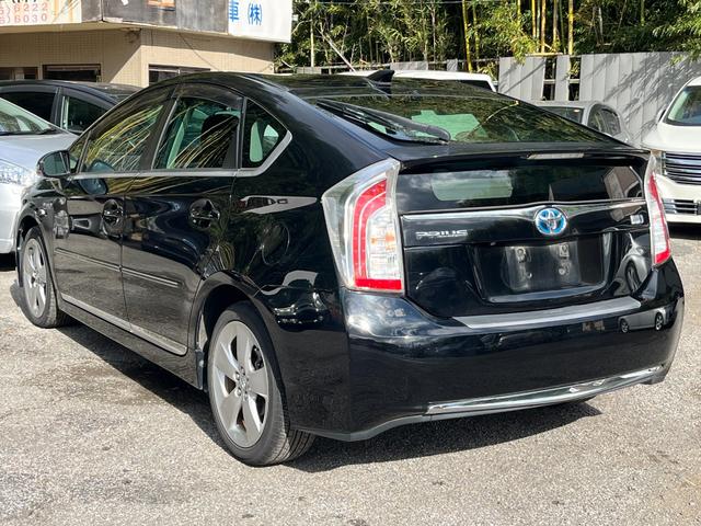 プリウス Ｓツーリングセレクション　後期　ＥＴＣ　バックカメラ　ナビ　ＴＶ　アルミホイール　ヘッドライトウォッシャー　ＣＶＴ　スマートキー　電動格納ミラー　盗難防止システム　衝突安全ボディ　ＡＢＳ　エアコン　パワーステアリング（18枚目）