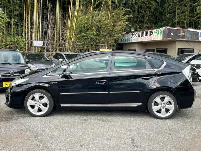 プリウス Ｓツーリングセレクション　後期　ＥＴＣ　バックカメラ　ナビ　ＴＶ　アルミホイール　ヘッドライトウォッシャー　ＣＶＴ　スマートキー　電動格納ミラー　盗難防止システム　衝突安全ボディ　ＡＢＳ　エアコン　パワーステアリング（19枚目）