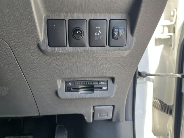 プリウスアルファ Ｓ　ＥＴＣ　バックカメラ　ナビ　ＴＶ　アルミホイール　オートライト　スマートキー　ＣＶＴ　盗難防止システム　衝突安全ボディ　ＡＢＳ　Ｂｌｕｅｔｏｏｔｈ　エアコン　パワーステアリング　パワーウィンドウ（7枚目）