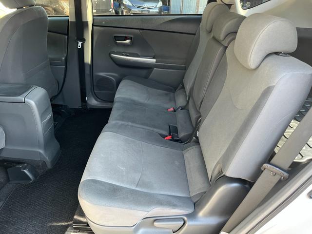 プリウスアルファ Ｓ　ＥＴＣ　バックカメラ　ナビ　ＴＶ　アルミホイール　オートライト　スマートキー　ＣＶＴ　盗難防止システム　衝突安全ボディ　ＡＢＳ　Ｂｌｕｅｔｏｏｔｈ　エアコン　パワーステアリング　パワーウィンドウ（11枚目）