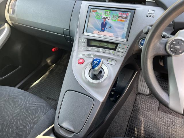 プリウス S ETC バックカメラ TV アルミホイール HID CVT スマートキー 盗難防止システム 衝突安全ボディ ABS ESC エアコン パワーステアリング パワーウィンドウ 運転席エアバッグ(6枚目)