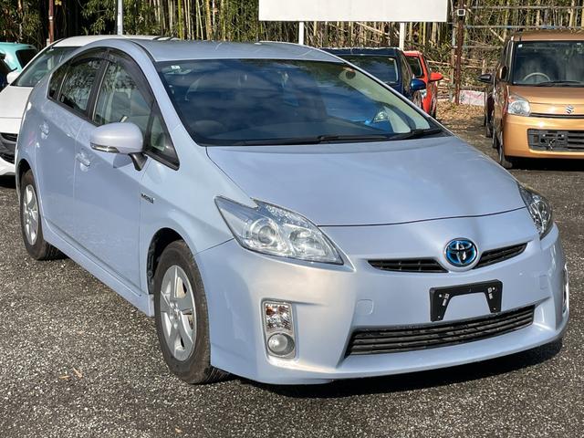 プリウス Ｓ　ＥＴＣ　バックカメラ　ナビ　ＴＶ　アルミホイール　ＣＶＴ　スマートキー　アイドリングストップ　電動格納ミラー　盗難防止システム　ＣＤ　ＤＶＤ再生　ミュージックプレイヤー接続可　衝突安全ボディ　ＡＢＳ（14枚目）