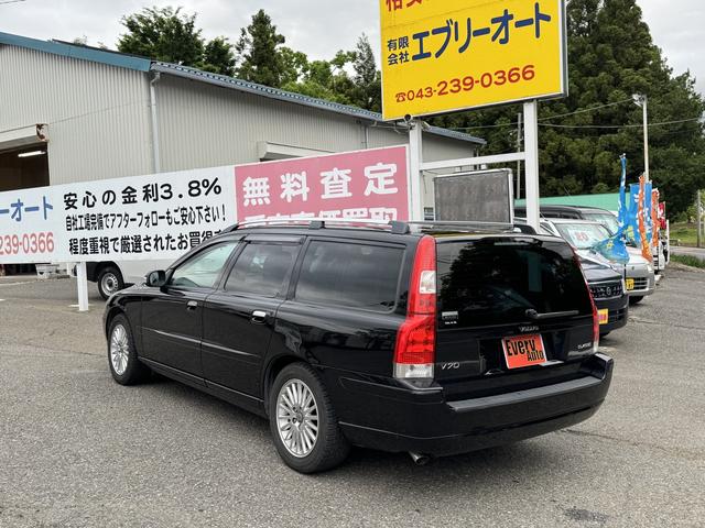 Ｖ７０ クラシック　ＥＴＣ　バックカメラ　ナビ　ＴＶ　オートクルーズコントロール　アルミホイール　ＨＩＤ　サンルーフ　パワーシート　革シート　電動格納ミラー　シートヒーター　ＡＴ　盗難防止システム　ルーフレール　ＡＢＳ（25枚目）