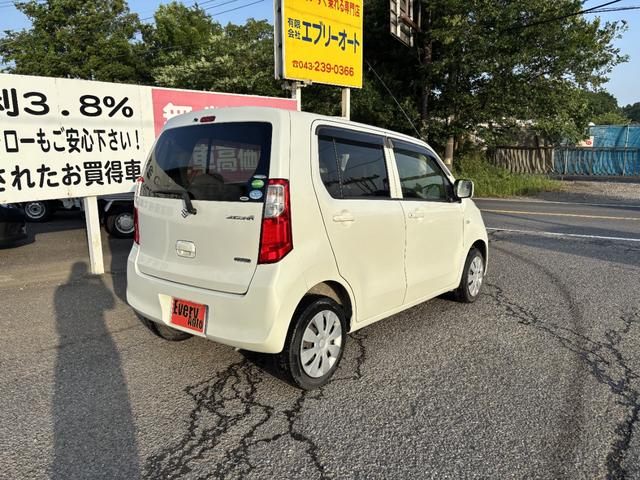 ワゴンＲ ＦＸ　キーレスエントリー　アイドリングストップ　電動格納ミラー　ＣＶＴ　盗難防止システム　ＡＢＳ　ＣＤ　ミュージックプレイヤー接続可　アルミホイール　衝突安全ボディ　エアコン　パワーステアリング（18枚目）