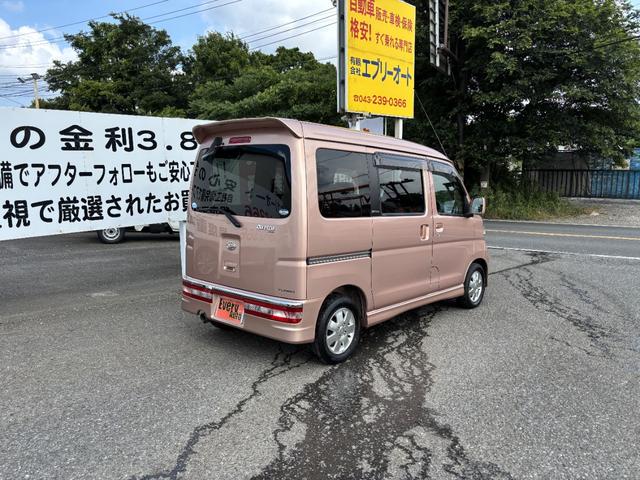アトレーワゴン カスタムターボＲＳ　両側スライドドア　ＨＩＤ　キーレスエントリー　電動格納ミラー　ＡＴ　ＡＢＳ　ＣＤ　アルミホイール　衝突安全ボディ　エアコン　パワーステアリング　パワーウィンドウ　運転席エアバッグ　助手席エアバッグ（23枚目）
