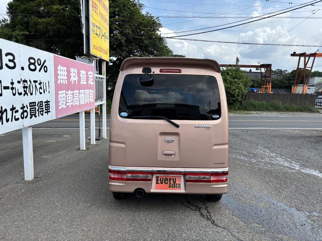 アトレーワゴン カスタムターボＲＳ　両側スライドドア　ＨＩＤ　キーレスエントリー　電動格納ミラー　ＡＴ　ＡＢＳ　ＣＤ　アルミホイール　衝突安全ボディ　エアコン　パワーステアリング　パワーウィンドウ　運転席エアバッグ　助手席エアバッグ（24枚目）