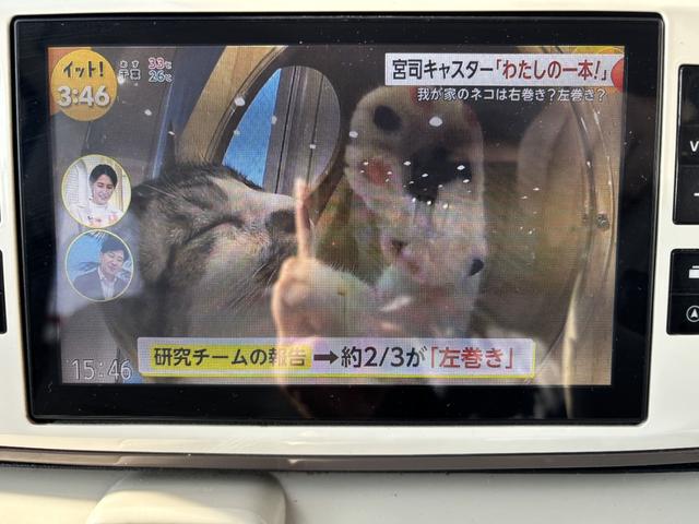 ムーヴキャンバス Ｇメイクアップ　ＳＡＩＩＩ　ＥＴＣ　バックカメラ　両側電動スライドドア　ナビ　ＴＶ　衝突被害軽減システム　オートマチックハイビーム　オートライト　ＬＥＤヘッドランプ　スマートキー　アイドリングストップ　電動格納ミラー（5枚目）
