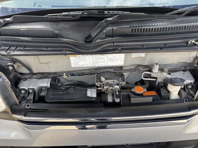 アトレーワゴン カスタムターボＲＳリミテッド　両側スライド・片側電動　ＨＩＤ　キーレスエントリー　電動格納ミラー　ベンチシート　ターボ　ＡＴ　盗難防止システム　ＡＢＳ　ＣＤ　アルミホイール　衝突安全ボディ　エアコン　パワーステアリング（27枚目）