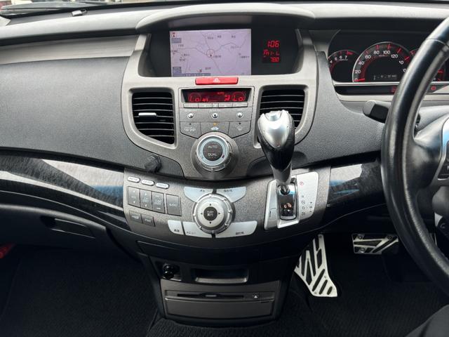 オデッセイ アブソルート　ＥＴＣ　バックカメラ　ナビ　オートクルーズコントロール　ＨＩＤ　キーレスエントリー　電動格納ミラー　パワーシート　ＡＴ　アルミホイール　ＣＤ　１００Ｖ電源　盗難防止システム　衝突安全ボディ　ＡＢＳ（3枚目）