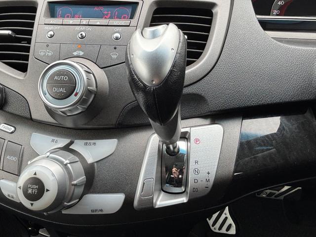 オデッセイ アブソルート　ＥＴＣ　バックカメラ　ナビ　オートクルーズコントロール　ＨＩＤ　キーレスエントリー　電動格納ミラー　パワーシート　ＡＴ　アルミホイール　ＣＤ　１００Ｖ電源　盗難防止システム　衝突安全ボディ　ＡＢＳ（9枚目）