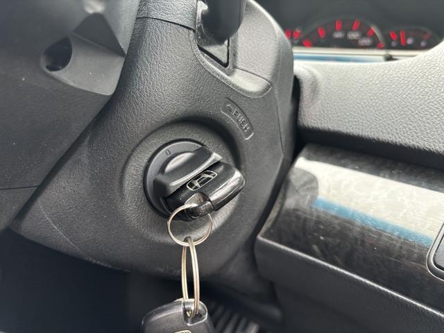 オデッセイ アブソルート　ＥＴＣ　バックカメラ　ナビ　オートクルーズコントロール　ＨＩＤ　キーレスエントリー　電動格納ミラー　パワーシート　ＡＴ　アルミホイール　ＣＤ　１００Ｖ電源　盗難防止システム　衝突安全ボディ　ＡＢＳ（12枚目）