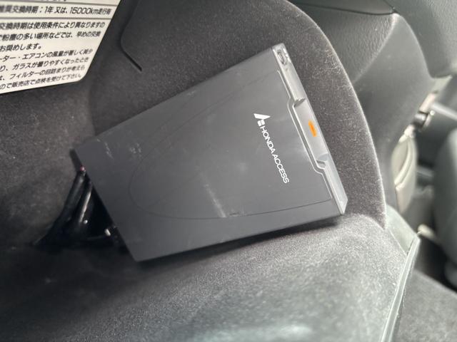 オデッセイ アブソルート　ＥＴＣ　バックカメラ　ナビ　オートクルーズコントロール　ＨＩＤ　キーレスエントリー　電動格納ミラー　パワーシート　ＡＴ　アルミホイール　ＣＤ　１００Ｖ電源　盗難防止システム　衝突安全ボディ　ＡＢＳ（14枚目）