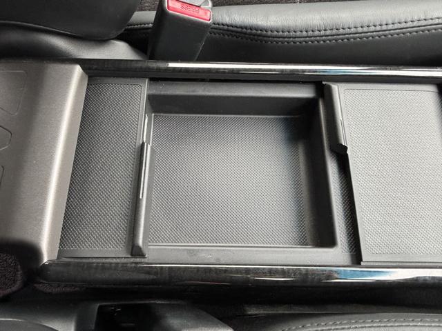 オデッセイ アブソルート　ＥＴＣ　バックカメラ　ナビ　オートクルーズコントロール　ＨＩＤ　キーレスエントリー　電動格納ミラー　パワーシート　ＡＴ　アルミホイール　ＣＤ　１００Ｖ電源　盗難防止システム　衝突安全ボディ　ＡＢＳ（46枚目）