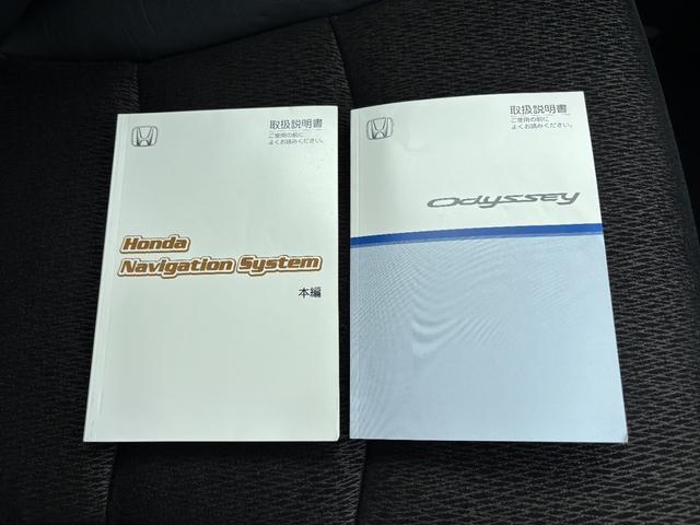 オデッセイ アブソルート　ＥＴＣ　バックカメラ　ナビ　オートクルーズコントロール　ＨＩＤ　キーレスエントリー　電動格納ミラー　パワーシート　ＡＴ　アルミホイール　ＣＤ　１００Ｖ電源　盗難防止システム　衝突安全ボディ　ＡＢＳ（56枚目）