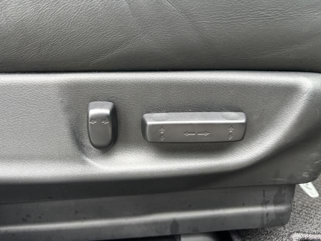 オデッセイ アブソルート　ＥＴＣ　バックカメラ　ナビ　オートクルーズコントロール　ＨＩＤ　キーレスエントリー　電動格納ミラー　パワーシート　ＡＴ　アルミホイール　ＣＤ　１００Ｖ電源　盗難防止システム　衝突安全ボディ　ＡＢＳ（60枚目）