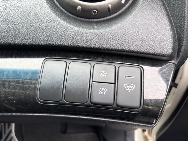 オデッセイ アブソルート　ＥＴＣ　バックカメラ　ナビ　オートクルーズコントロール　ＨＩＤ　キーレスエントリー　電動格納ミラー　パワーシート　ＡＴ　アルミホイール　ＣＤ　１００Ｖ電源　盗難防止システム　衝突安全ボディ　ＡＢＳ（76枚目）