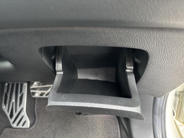 オデッセイ アブソルート　ＥＴＣ　バックカメラ　ナビ　オートクルーズコントロール　ＨＩＤ　キーレスエントリー　電動格納ミラー　パワーシート　ＡＴ　アルミホイール　ＣＤ　１００Ｖ電源　盗難防止システム　衝突安全ボディ　ＡＢＳ（79枚目）
