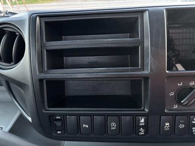 トヨエース 　トラック　ＭＴ　衝突被害軽減システム　クリアランスソナー　レーンアシスト　アイドリングストップ　ＥＳＣ　エアコン　パワーウィンドウ　運転席エアバッグ（3枚目）