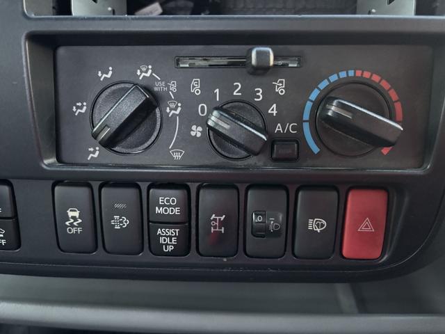 トヨエース 　トラック　ＭＴ　衝突被害軽減システム　クリアランスソナー　レーンアシスト　アイドリングストップ　ＥＳＣ　エアコン　パワーウィンドウ　運転席エアバッグ（5枚目）