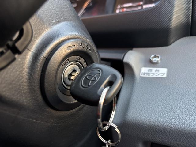 トヨエース 　トラック　ＭＴ　衝突被害軽減システム　クリアランスソナー　レーンアシスト　アイドリングストップ　ＥＳＣ　エアコン　パワーウィンドウ　運転席エアバッグ（14枚目）