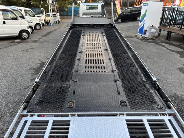 トヨエース 　トラック　ＭＴ　衝突被害軽減システム　クリアランスソナー　レーンアシスト　アイドリングストップ　ＥＳＣ　エアコン　パワーウィンドウ　運転席エアバッグ（24枚目）
