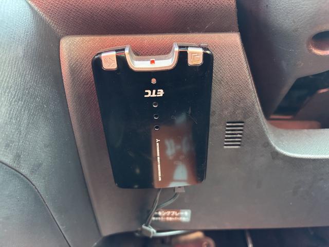 ステップワゴンスパーダ Ｚ　ＥＴＣ　バックカメラ　ナビ　ＴＶ　両側電動スライドドア　ＨＩＤ　スマートキー　電動格納ミラー　３列シート　ＣＶＴ　アルミホイール　ＣＤ　ＵＳＢ　Ｂｌｕｅｔｏｏｔｈ　記録簿　盗難防止システム（8枚目）