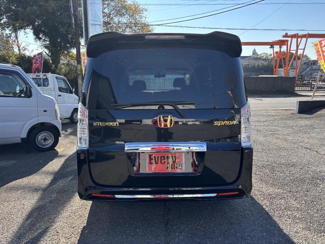 ステップワゴンスパーダ Ｚ　ＥＴＣ　バックカメラ　ナビ　ＴＶ　両側電動スライドドア　ＨＩＤ　スマートキー　電動格納ミラー　３列シート　ＣＶＴ　アルミホイール　ＣＤ　ＵＳＢ　Ｂｌｕｅｔｏｏｔｈ　記録簿　盗難防止システム（23枚目）