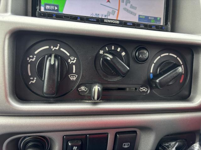エブリイワゴン ジョイポップターボＰＺ　ＥＴＣ　両側スライドドア　ナビ　ＴＶ　キーレスエントリー　電動格納ミラー　ターボ　ＡＴ　ＡＢＳ　ＣＤ　ＵＳＢ　アルミホイール　衝突安全ボディ　エアコン　パワーステアリング　パワーウィンドウ（11枚目）