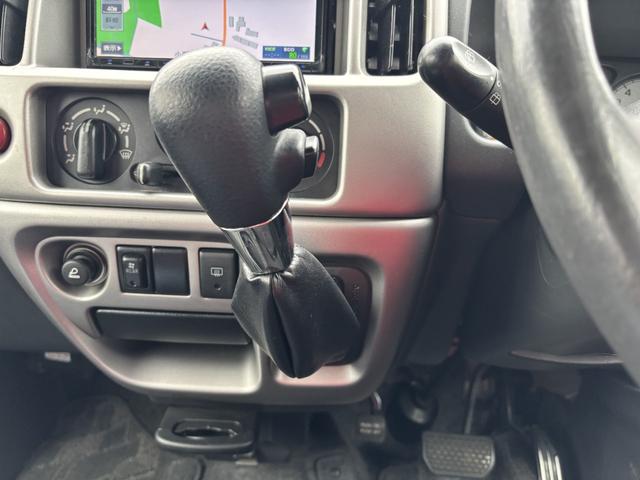 エブリイワゴン ジョイポップターボＰＺ　ＥＴＣ　両側スライドドア　ナビ　ＴＶ　キーレスエントリー　電動格納ミラー　ターボ　ＡＴ　ＡＢＳ　ＣＤ　ＵＳＢ　アルミホイール　衝突安全ボディ　エアコン　パワーステアリング　パワーウィンドウ（12枚目）