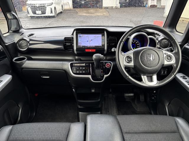 Ｎ－ＢＯＸカスタム Ｇ・ターボＬパッケージ　ＥＴＣ　バックカメラ　両側電動スライドドア　ナビ　ＴＶ　オートクルーズコントロール　衝突被害軽減システム　オートライト　ＨＩＤ　スマートキー　アイドリングストップ　電動格納ミラー　ベンチシート　ＣＶＴ（2枚目）