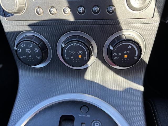 フェアレディZ バージョンT AT HID キーレスエントリー 電動格納ミラー シートヒーター アルミホイール 盗難防止システム 衝突安全ボディ ABS ESC CD DVD再生 カセット エアコン パワーステアリング(6枚目)