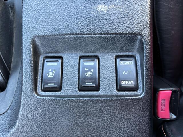 フェアレディZ バージョンT AT HID キーレスエントリー 電動格納ミラー シートヒーター アルミホイール 盗難防止システム 衝突安全ボディ ABS ESC CD DVD再生 カセット エアコン パワーステアリング(14枚目)