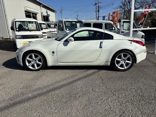 フェアレディZ バージョンT AT HID キーレスエントリー 電動格納ミラー シートヒーター アルミホイール 盗難防止システム 衝突安全ボディ ABS ESC CD DVD再生 カセット エアコン パワーステアリング(21枚目)