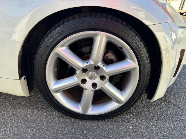 フェアレディZ バージョンT AT HID キーレスエントリー 電動格納ミラー シートヒーター アルミホイール 盗難防止システム 衝突安全ボディ ABS ESC CD DVD再生 カセット エアコン パワーステアリング(29枚目)