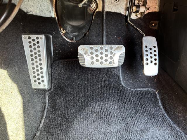 フェアレディZ バージョンT AT HID キーレスエントリー 電動格納ミラー シートヒーター アルミホイール 盗難防止システム 衝突安全ボディ ABS ESC CD DVD再生 カセット エアコン パワーステアリング(32枚目)