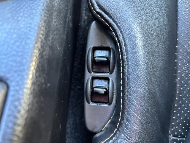 フェアレディZ バージョンT AT HID キーレスエントリー 電動格納ミラー シートヒーター アルミホイール 盗難防止システム 衝突安全ボディ ABS ESC CD DVD再生 カセット エアコン パワーステアリング(35枚目)