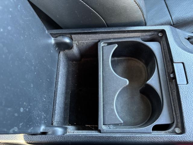 フェアレディZ バージョンT AT HID キーレスエントリー 電動格納ミラー シートヒーター アルミホイール 盗難防止システム 衝突安全ボディ ABS ESC CD DVD再生 カセット エアコン パワーステアリング(38枚目)