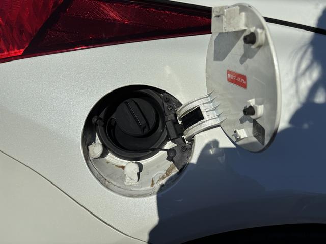 フェアレディZ バージョンT AT HID キーレスエントリー 電動格納ミラー シートヒーター アルミホイール 盗難防止システム 衝突安全ボディ ABS ESC CD DVD再生 カセット エアコン パワーステアリング(42枚目)