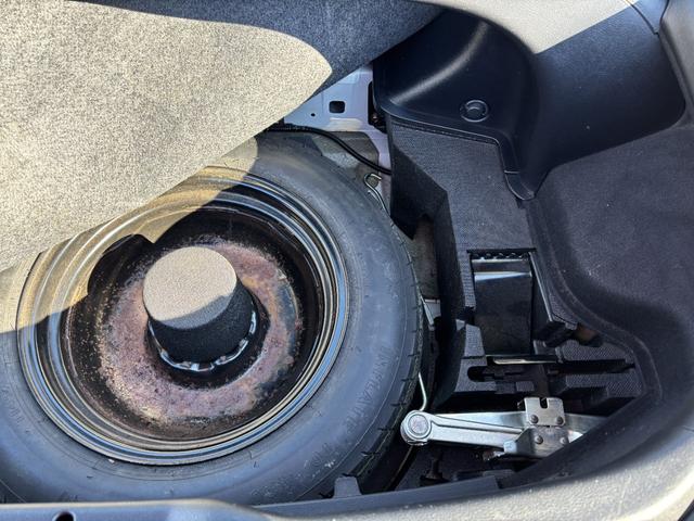 フェアレディZ バージョンT AT HID キーレスエントリー 電動格納ミラー シートヒーター アルミホイール 盗難防止システム 衝突安全ボディ ABS ESC CD DVD再生 カセット エアコン パワーステアリング(49枚目)