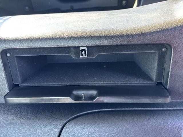 フェアレディZ バージョンT AT HID キーレスエントリー 電動格納ミラー シートヒーター アルミホイール 盗難防止システム 衝突安全ボディ ABS ESC CD DVD再生 カセット エアコン パワーステアリング(51枚目)