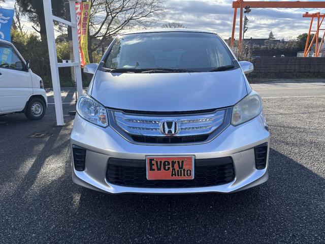 フリードハイブリッド ジャストセレクション　ＥＴＣ　バックカメラ　ナビ　ＴＶ　オートクルーズコントロール　両側電動スライドドア　オートライト　ＨＩＤ　スマートキー　アイドリングストップ　電動格納ミラー　３列シート　ウォークスルー　ＣＶＴ（17枚目）