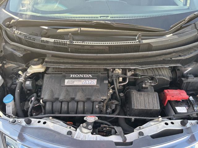 フリードハイブリッド ジャストセレクション　ＥＴＣ　バックカメラ　ナビ　ＴＶ　オートクルーズコントロール　両側電動スライドドア　オートライト　ＨＩＤ　スマートキー　アイドリングストップ　電動格納ミラー　３列シート　ウォークスルー　ＣＶＴ（27枚目）