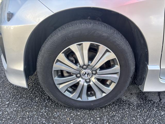 フリードハイブリッド ジャストセレクション　ＥＴＣ　バックカメラ　ナビ　ＴＶ　オートクルーズコントロール　両側電動スライドドア　オートライト　ＨＩＤ　スマートキー　アイドリングストップ　電動格納ミラー　３列シート　ウォークスルー　ＣＶＴ（29枚目）