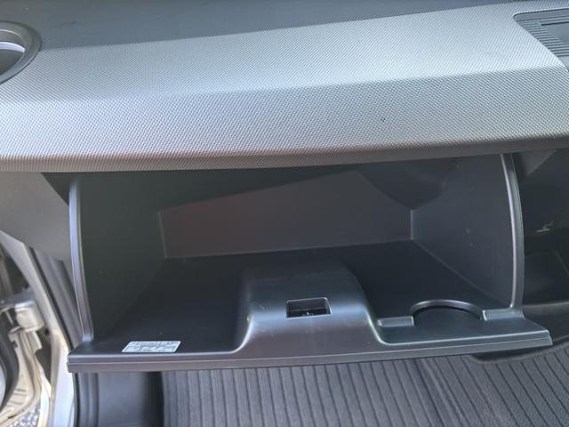 フリードハイブリッド ジャストセレクション　ＥＴＣ　バックカメラ　ナビ　ＴＶ　オートクルーズコントロール　両側電動スライドドア　オートライト　ＨＩＤ　スマートキー　アイドリングストップ　電動格納ミラー　３列シート　ウォークスルー　ＣＶＴ（46枚目）