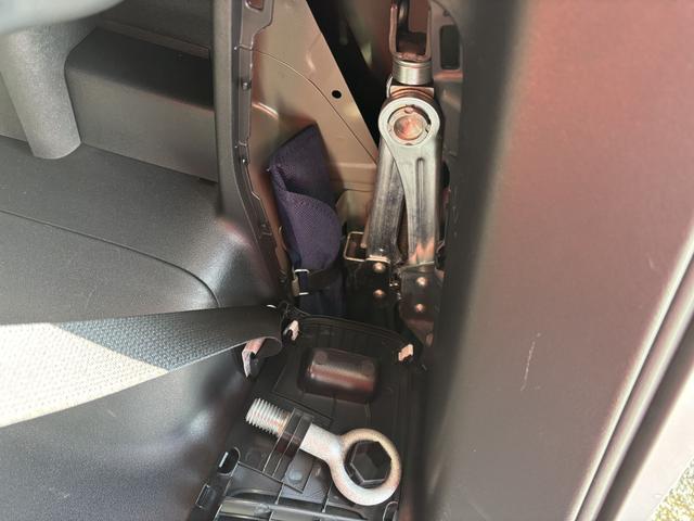 フリードハイブリッド ジャストセレクション　ＥＴＣ　バックカメラ　ナビ　ＴＶ　オートクルーズコントロール　両側電動スライドドア　オートライト　ＨＩＤ　スマートキー　アイドリングストップ　電動格納ミラー　３列シート　ウォークスルー　ＣＶＴ（48枚目）