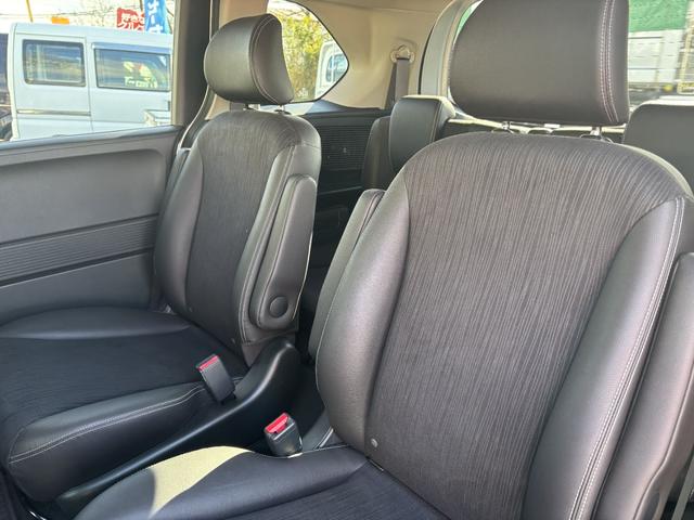 フリードハイブリッド ジャストセレクション　ＥＴＣ　バックカメラ　ナビ　ＴＶ　オートクルーズコントロール　両側電動スライドドア　オートライト　ＨＩＤ　スマートキー　アイドリングストップ　電動格納ミラー　３列シート　ウォークスルー　ＣＶＴ（50枚目）