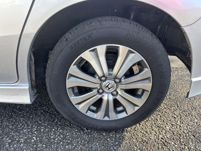 フリードハイブリッド ジャストセレクション　ＥＴＣ　バックカメラ　ナビ　ＴＶ　オートクルーズコントロール　両側電動スライドドア　オートライト　ＨＩＤ　スマートキー　アイドリングストップ　電動格納ミラー　３列シート　ウォークスルー　ＣＶＴ（52枚目）