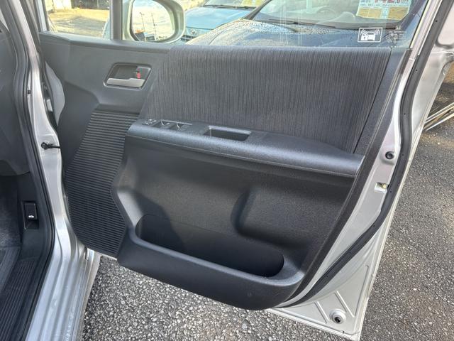 フリードハイブリッド ジャストセレクション　ＥＴＣ　バックカメラ　ナビ　ＴＶ　オートクルーズコントロール　両側電動スライドドア　オートライト　ＨＩＤ　スマートキー　アイドリングストップ　電動格納ミラー　３列シート　ウォークスルー　ＣＶＴ（55枚目）