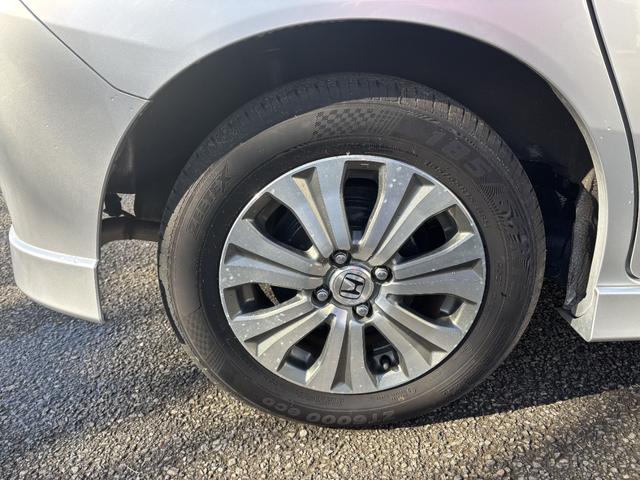 フリードハイブリッド ジャストセレクション　ＥＴＣ　バックカメラ　ナビ　ＴＶ　オートクルーズコントロール　両側電動スライドドア　オートライト　ＨＩＤ　スマートキー　アイドリングストップ　電動格納ミラー　３列シート　ウォークスルー　ＣＶＴ（57枚目）